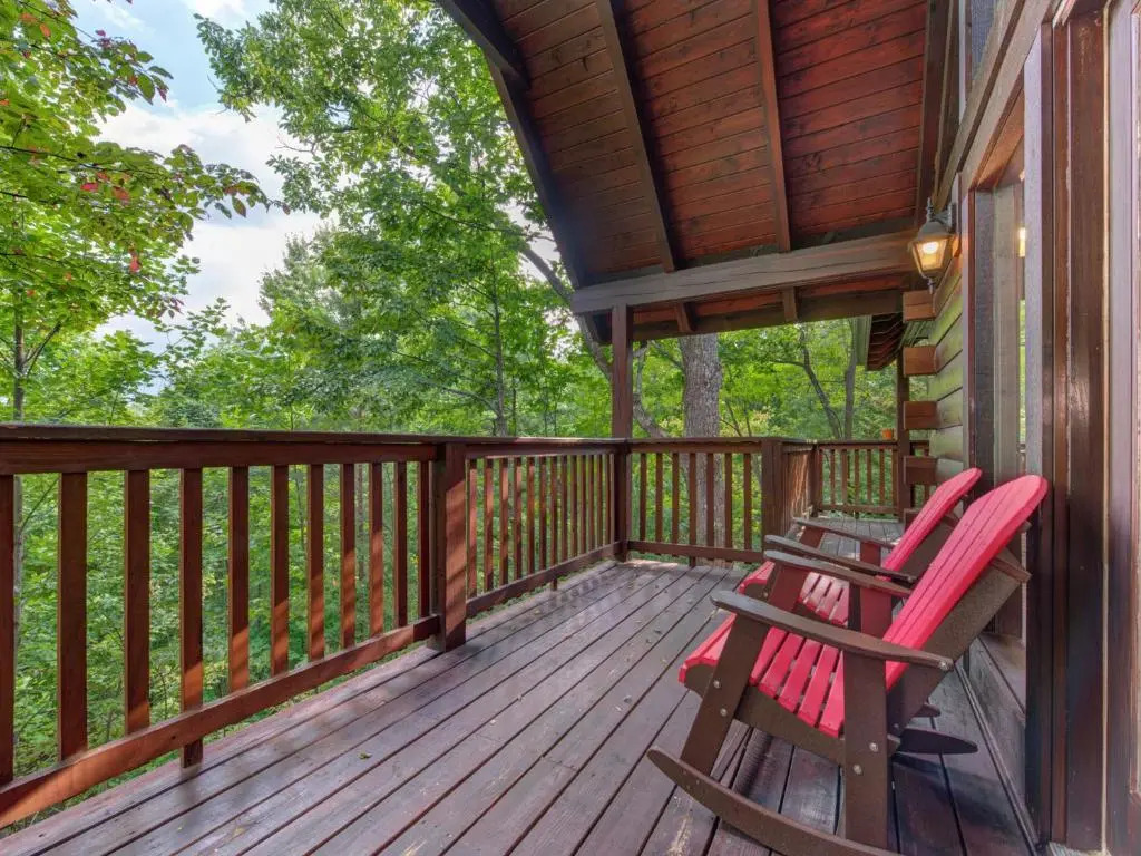 Above the Clouds, 4 Bedrooms, Pool Access, Private, Gaming, Sleeps 16