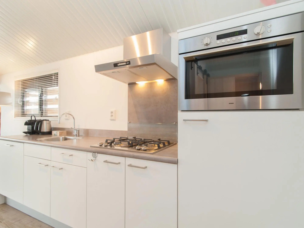 Ameland Lodge w/ Veranda