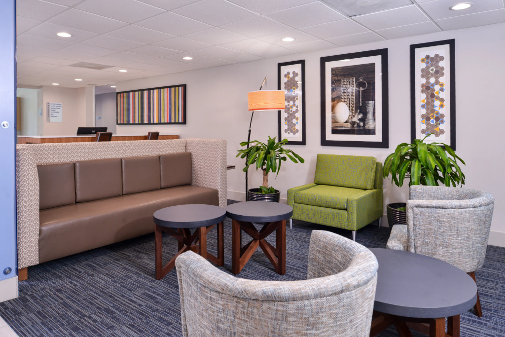 Holiday Inn Express & Suites Elgin By IHG