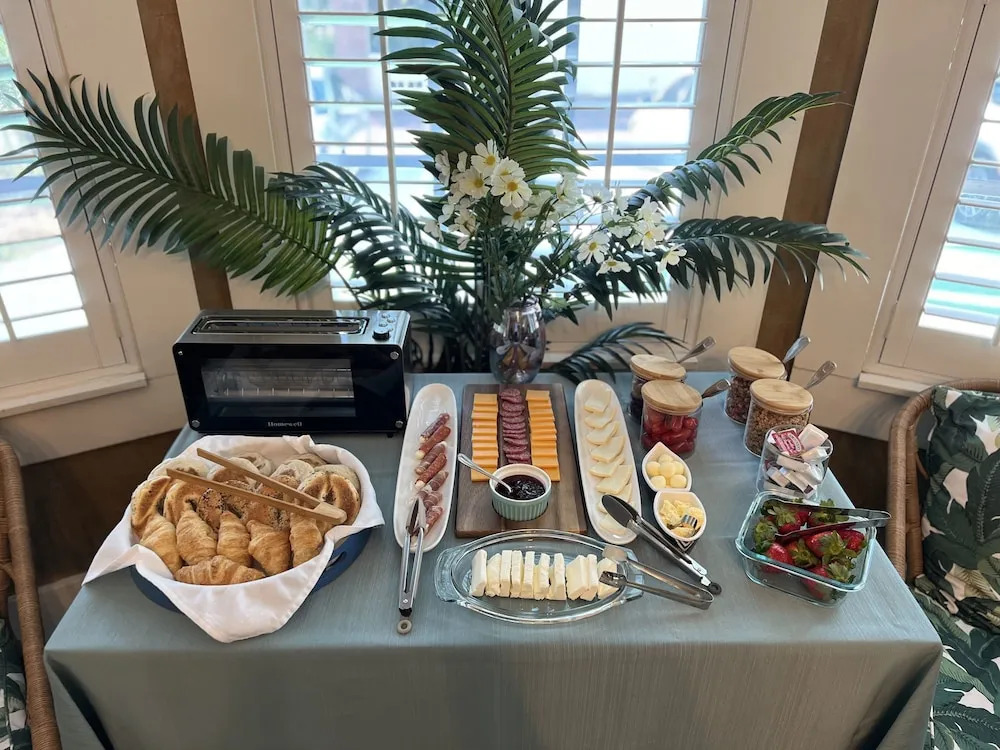 Beach Drive Inn Bed & Breakfast