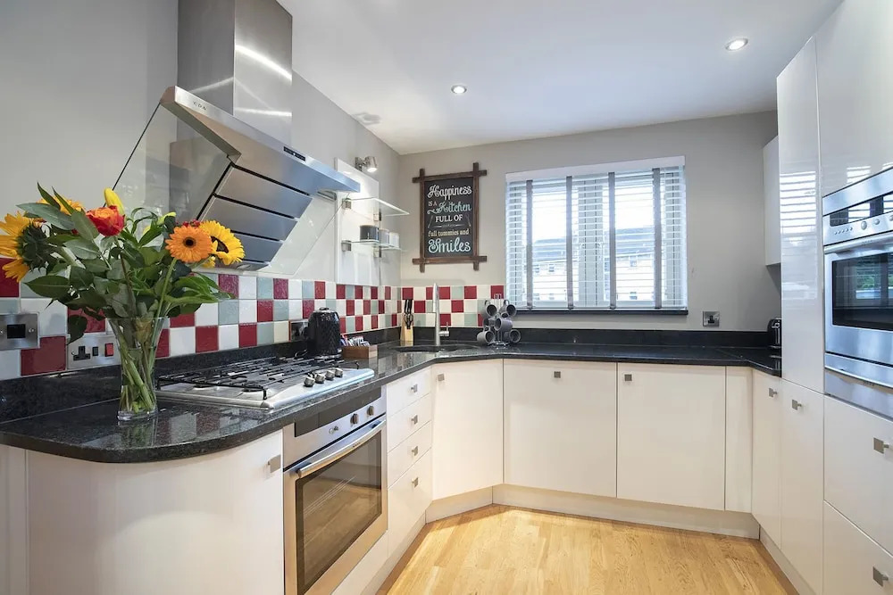 Elliot Oliver Cotswold Style 4 Bed House