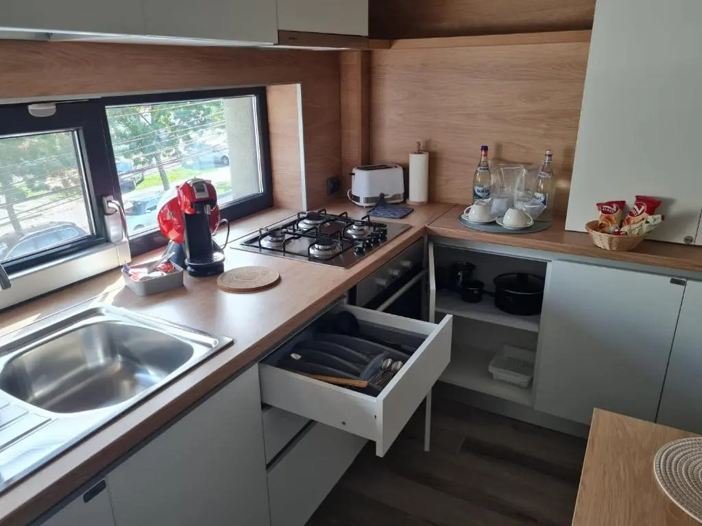 ResHome Apartments&Rooms