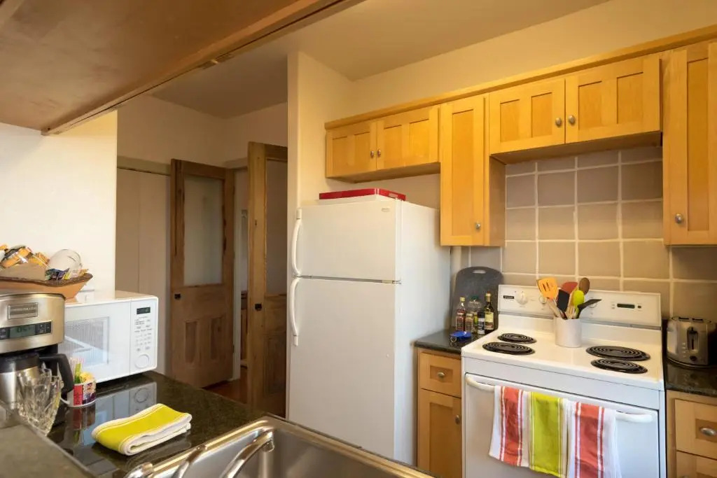 The Rivery Retreat, Choose from Luxury Guesthouse Cabin OR Poolside Suite in Lake Austin Hill Country
