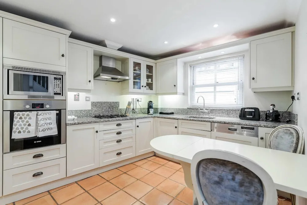 Beautiful House in Heart of Kensington
