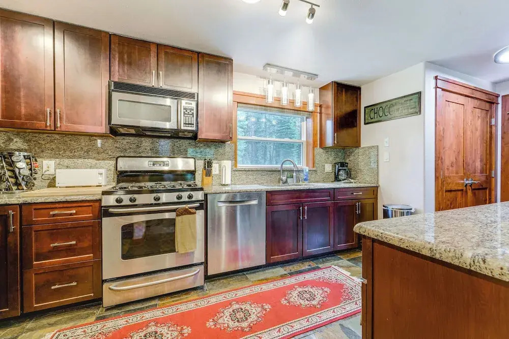 7 Mi to Lake & Skiing: Riverfront Truckee Home