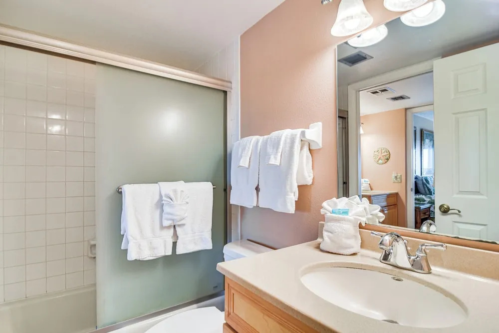 Waterfront Condo w/ Patio & Pool on Madeira Beach!
