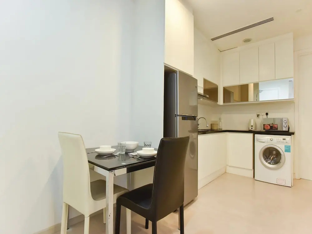 OYO Home 871 Elegant Binjai 8