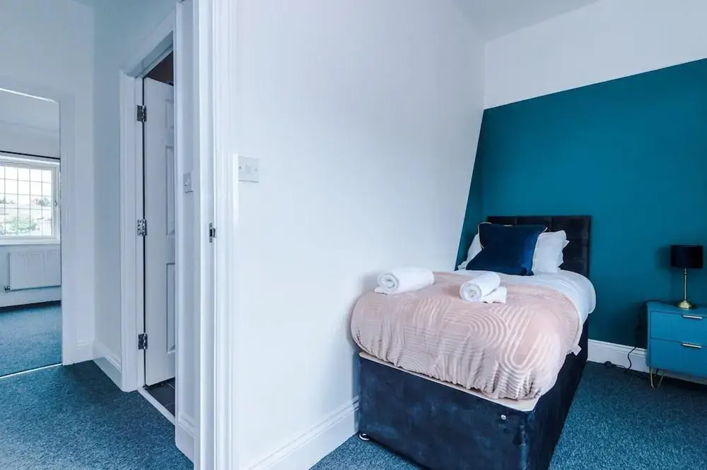 Lovely 4 Bed Litherland Apartment