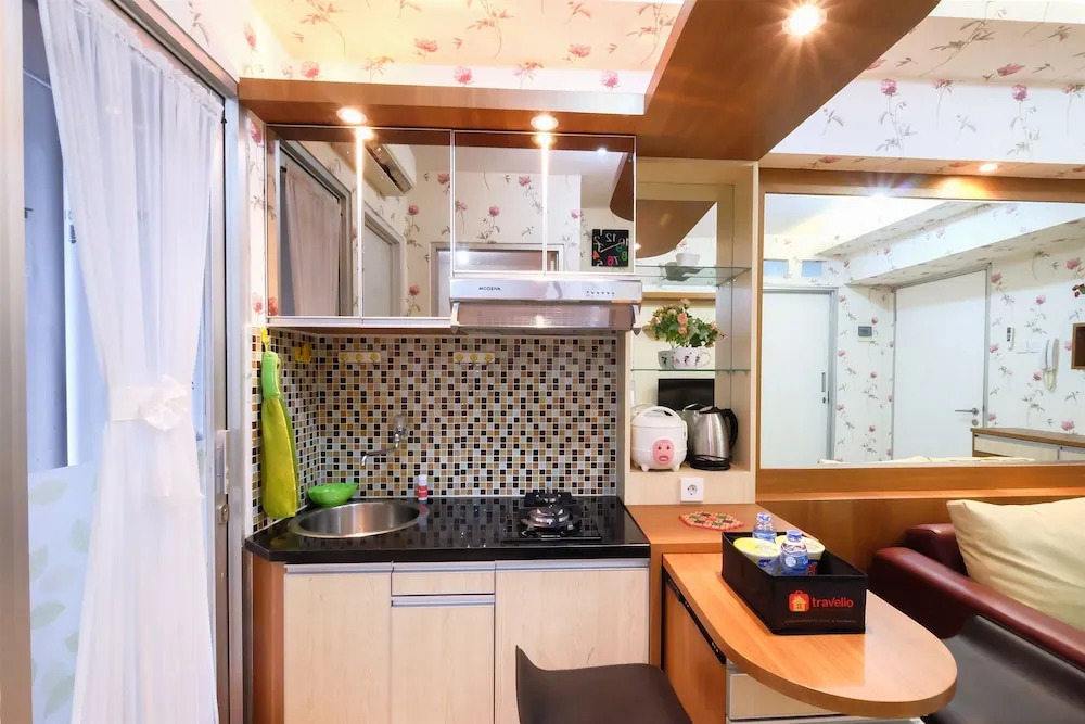 Green Bay Pluit Apartment With Direct Access To Shopping Center