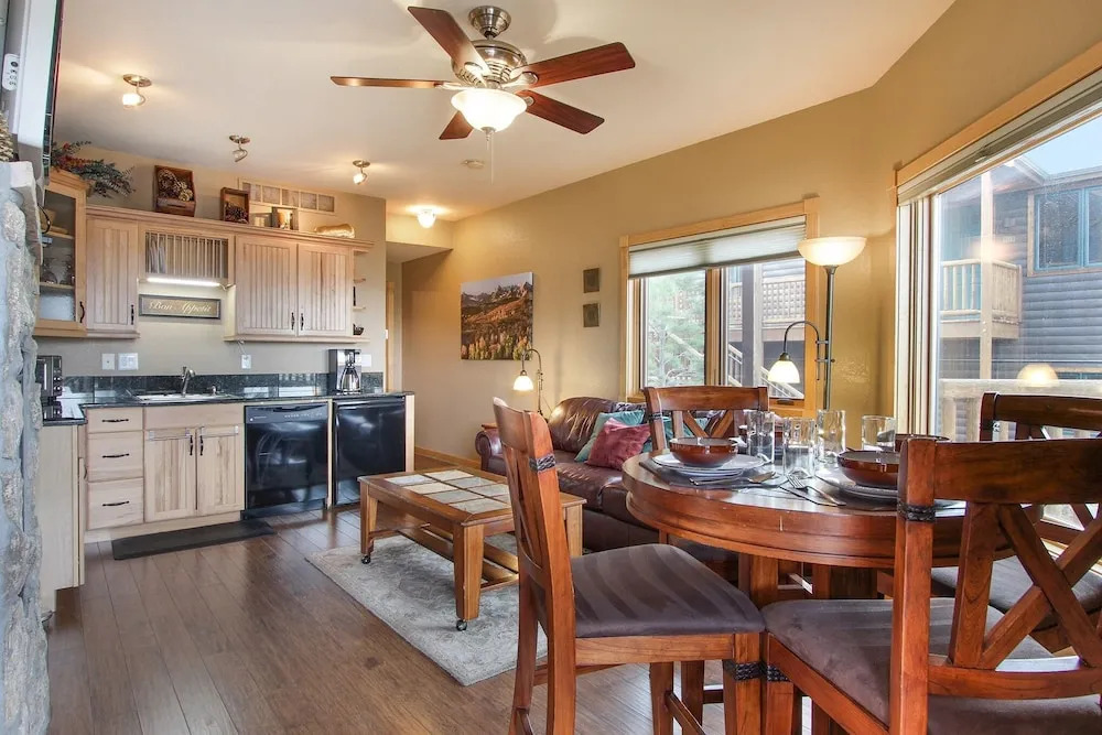 Deer Mountain 28b 1 Bedroom Condo by RedAwning