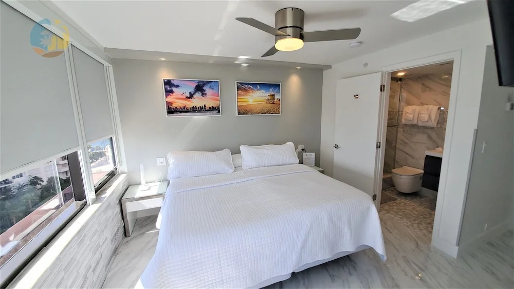 Alexander 1001 3 Bedroom Apts by RedAwning