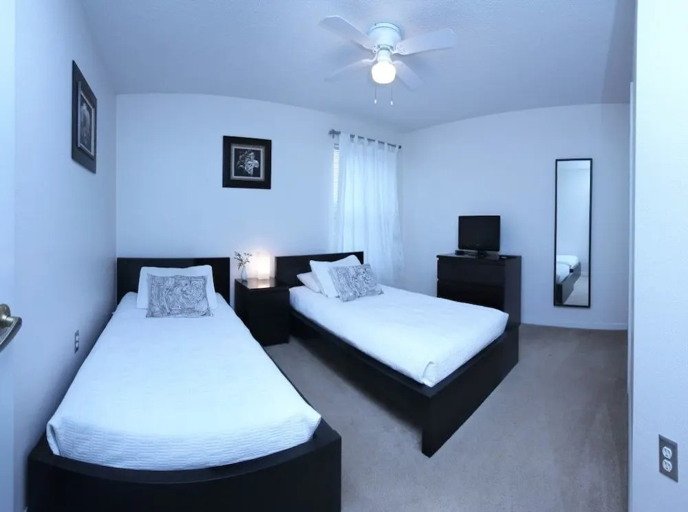 Lake Berkley Resort 1003 - Seven Bedroom Villa with Private Pool