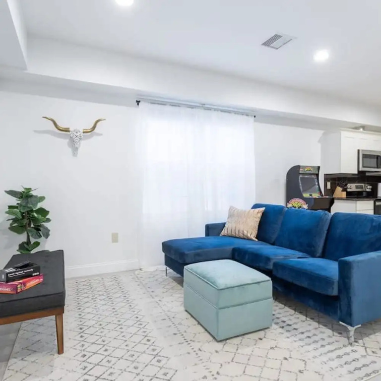 Cherry Suites 2BR Apt w W D Arcade Machine