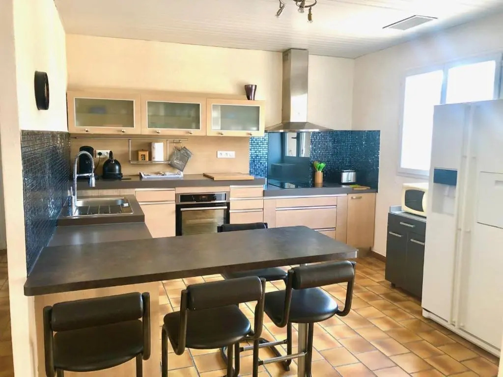 Villa de plein pied 120m2, climatisée, 3 chambres, piscine privée, la campagne aux portes de NARBONNE