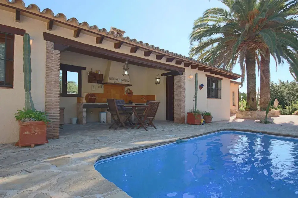 Private & Luxurious Villa With Pool - Lots of Space & Short Walk to the Sea