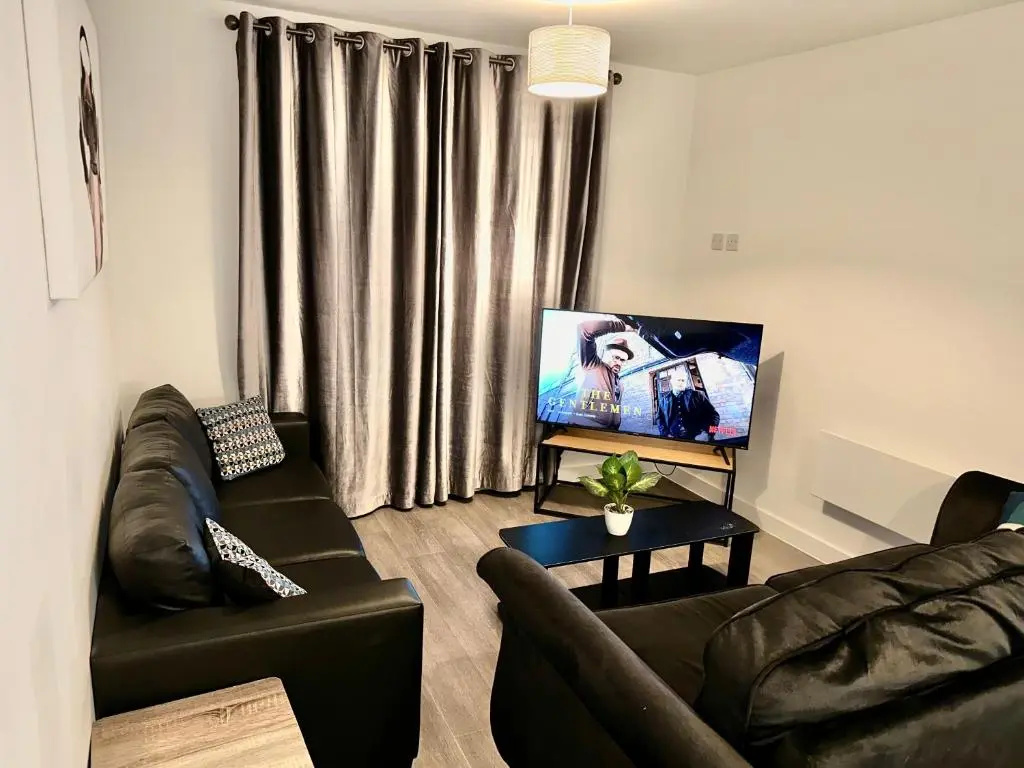 Modern 2 Bedroom Apartment - Manchester Old Trafford