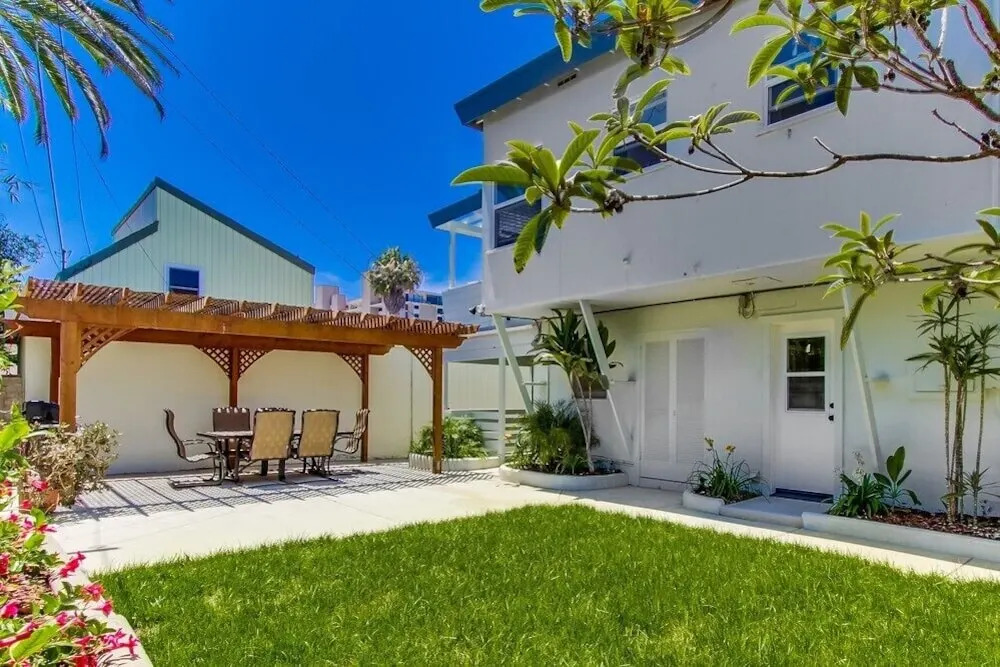 Pacific Shores II 3 Bedrooms 2 Bathrooms Duplex