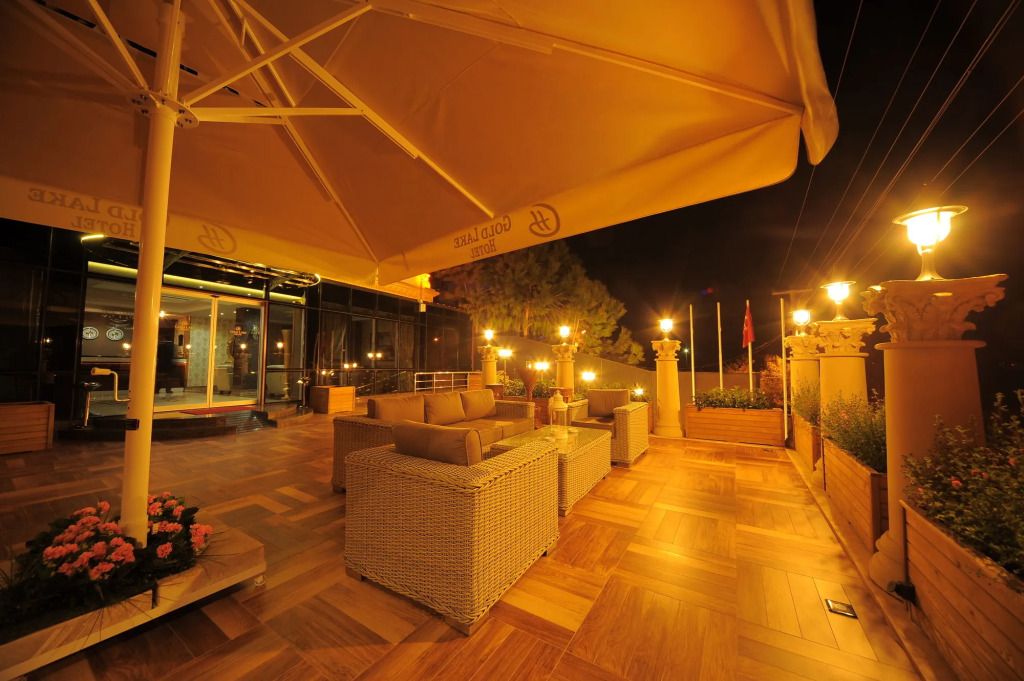 Golden Lake Hotel