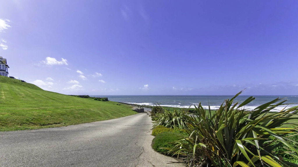 Stables - BEST Sea views in Croyde Sleeps 8