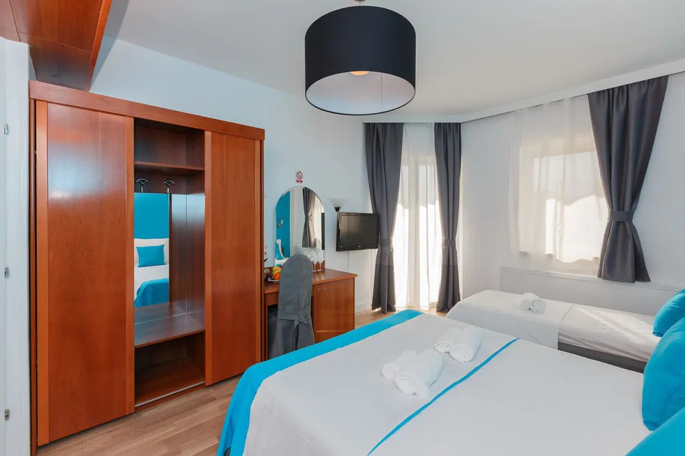 Hotel Riva Kaštela with swimming pool