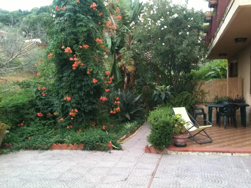 Stanza in Villa con giardino vista mare