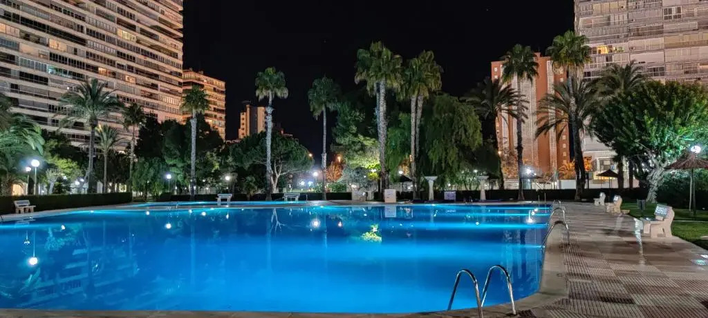 <1 Min Beach, Sea Views, AC, Wifi, Pool, 3xTennis