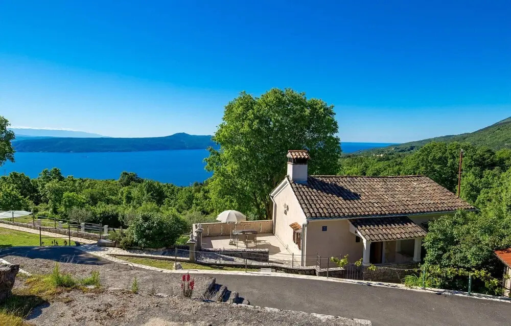Stunning Home in Moscenice With Wifi and 2 Bedrooms