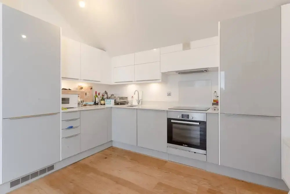 Charming 2 Bedroom Penthouse Apartment in Bethnal Green