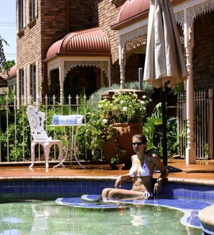 Australian Heritage Motor Inn