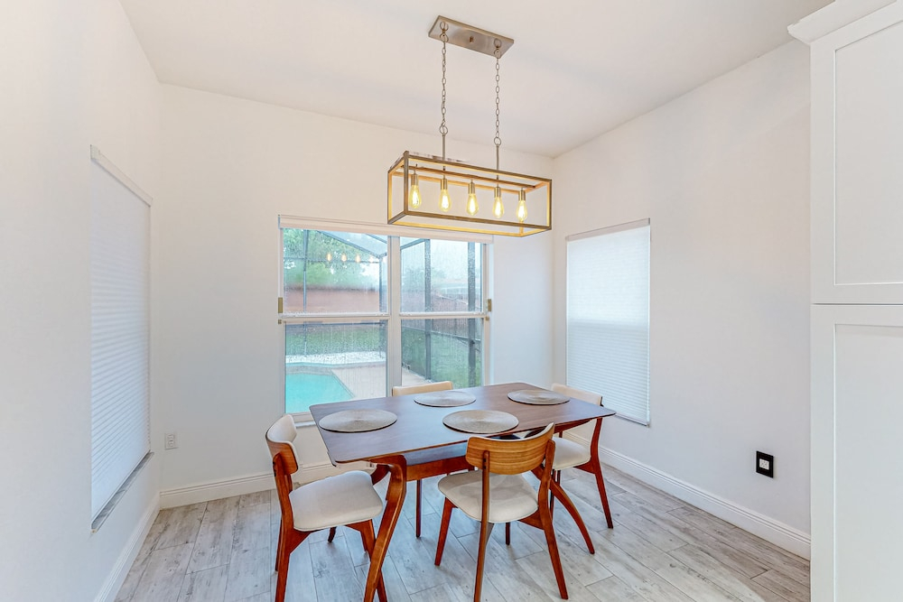 Sunlit Serenity Oasis House in Kissimmee With Private Pool, Pool Table, Tennis