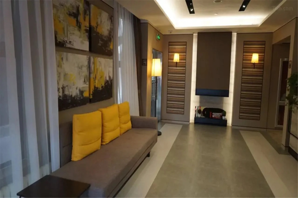 Home Inn Plus (Beijing Agriculture Exhibition Center Changhong Bridge)