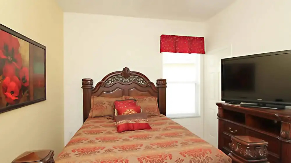 6 bedroom home in Windsor Palms