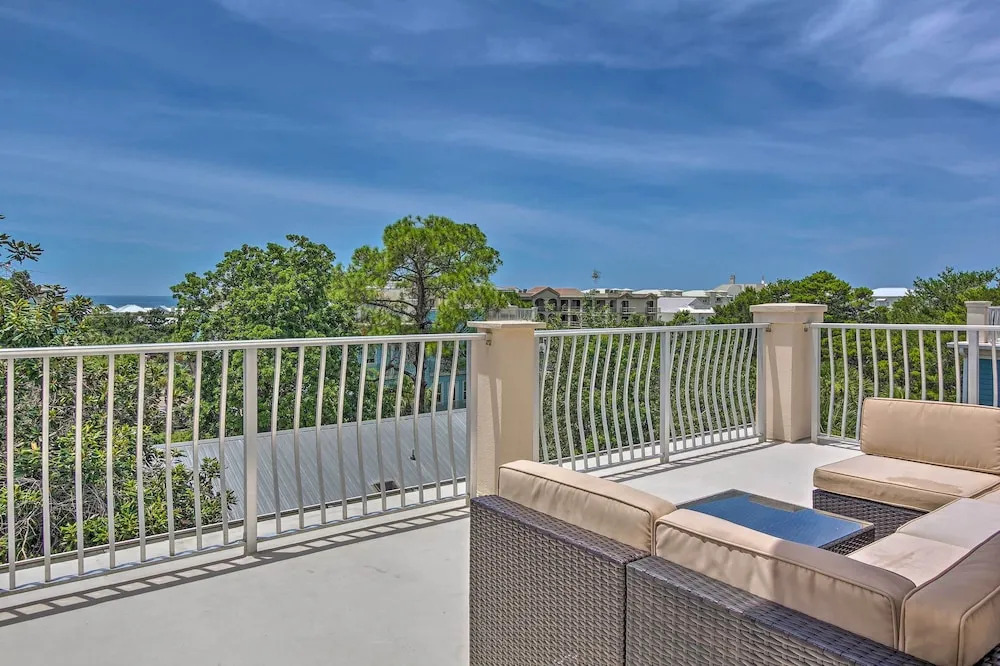 Santa Rosa Beach Haven w/ Rooftop + Pool Access