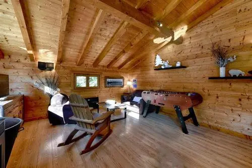 13 personnes,jacuzzi, pied des pistes et des chemins, 4 chambres