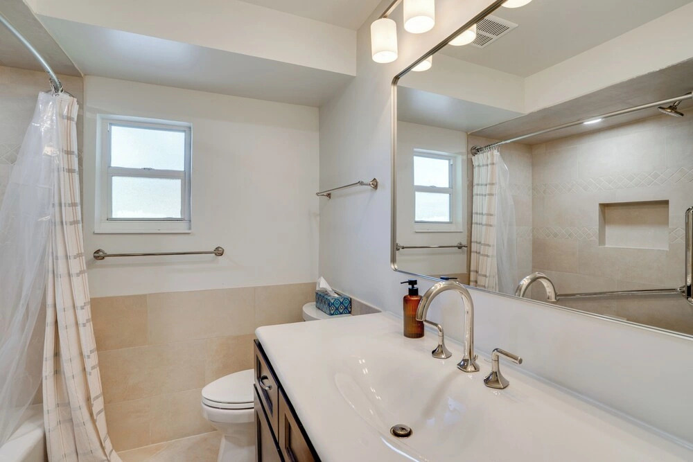 Modern Canal-front Gem w/ Lanai + Dock in Sanibel