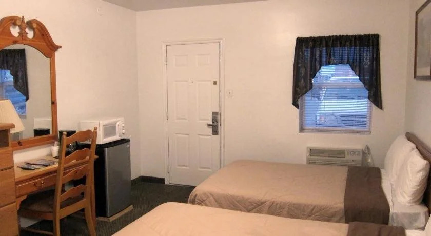 Mac’s Motel