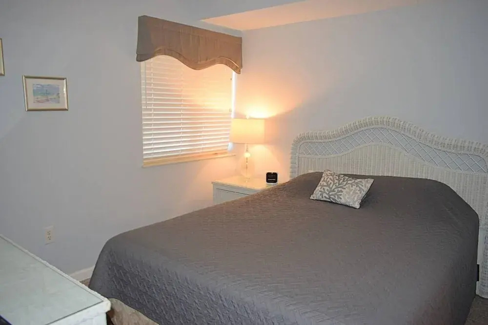 Emerald Cove Ii 4b 3 Bedroom Condo by RedAwning, North Myrtle Beach