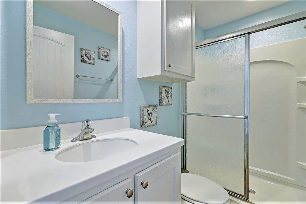 Mary Lou's Hideout 2 Bedroom Bungalow by Redawning