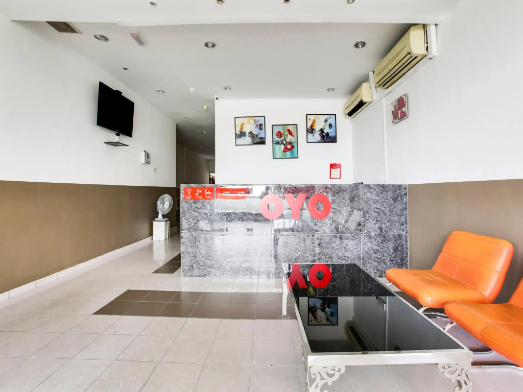 OYO 89615 T Family Hotel