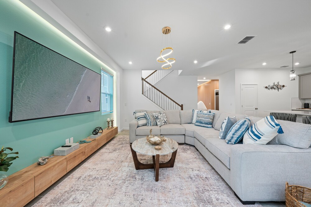 Light Welcoming Fun Resort Home Sleeps 20