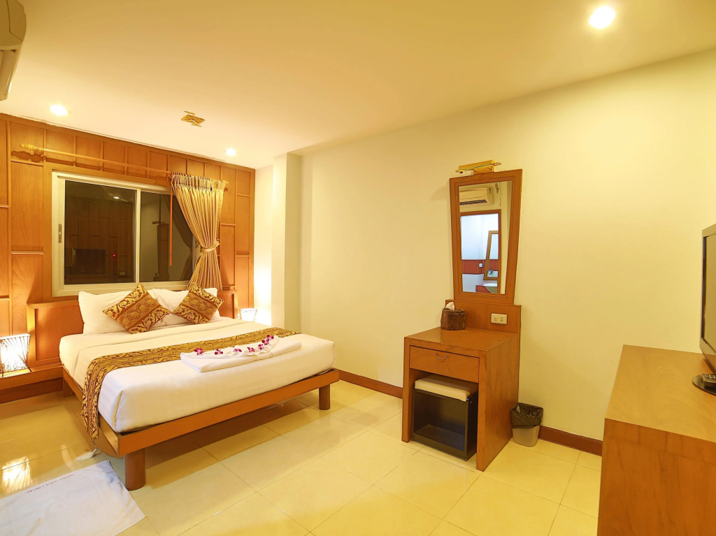 Lotus Hotel Patong