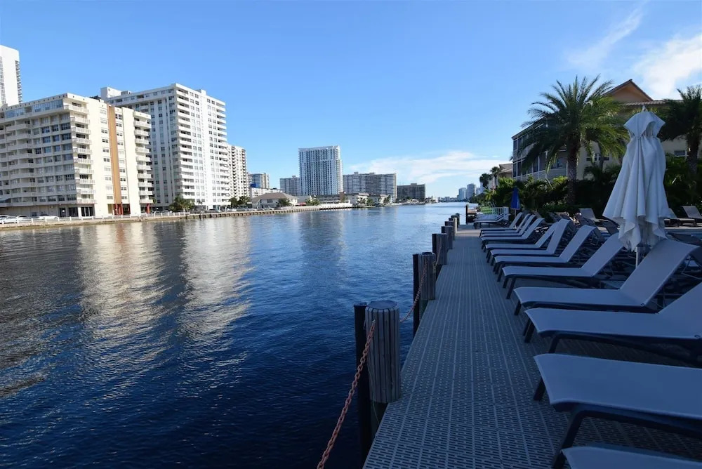 Ocean & Bay View Residence 1 Bed 1 Bath @ Beachwalk Hallandale Beach