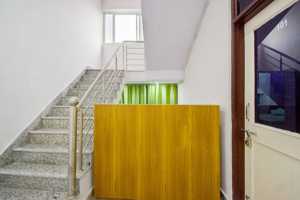 Oyo 47025 Hotel Rishabh Inn