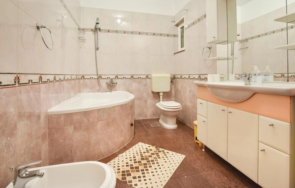 Nice Home in Seget Donji With Wifi and 12 Bedrooms