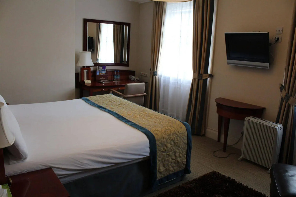 The Sumner Hotel