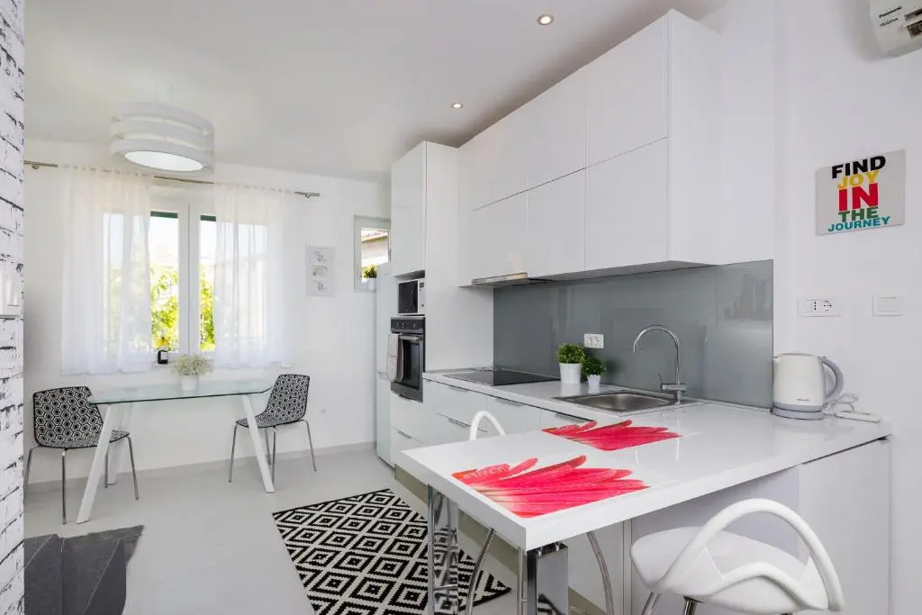 Old City Luxury Apartment Iris