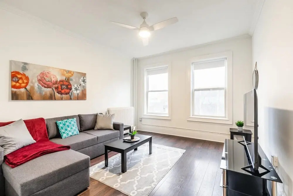Cozy 2-storey 2BR Apt - Near Parks and King St