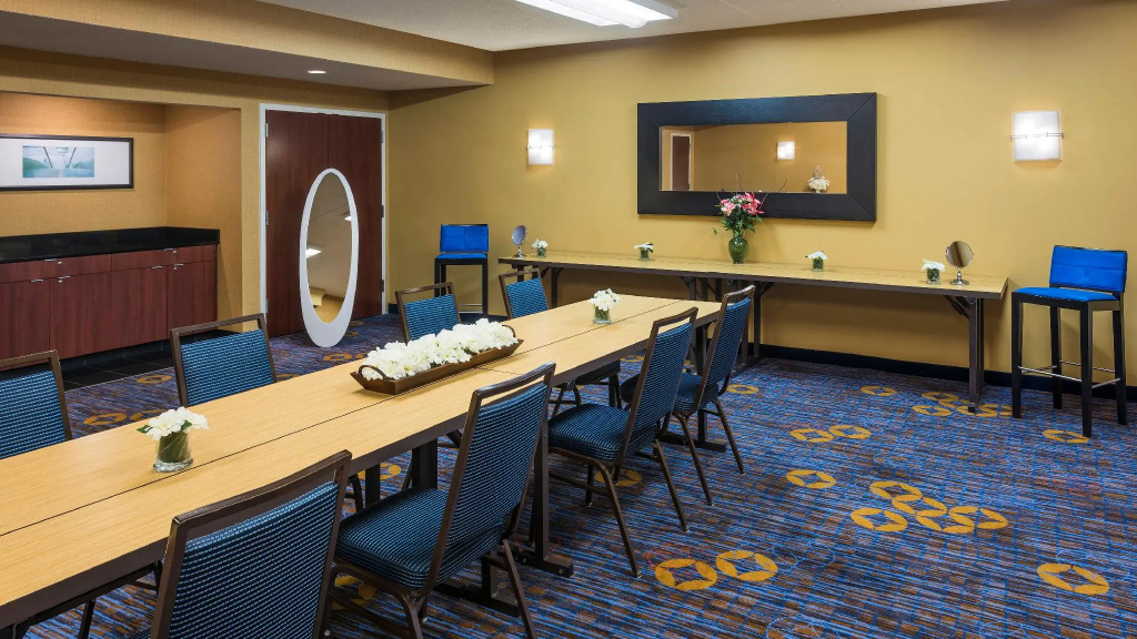 Courtyard by Marriott Chicago Waukegan / Gurnee