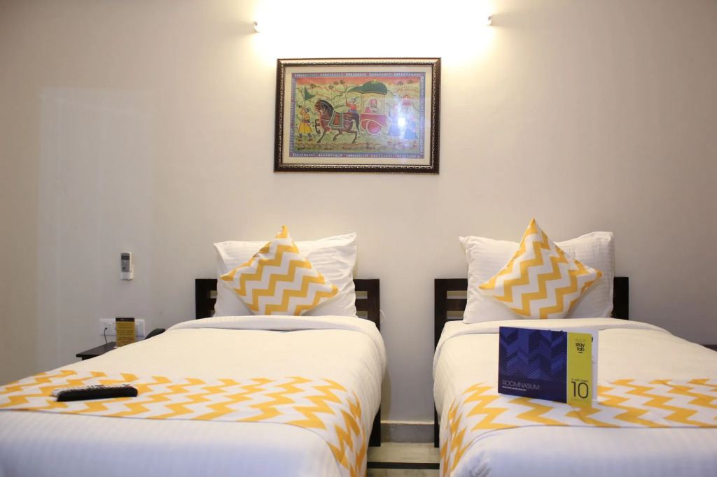 FabHotel Dior Pink City