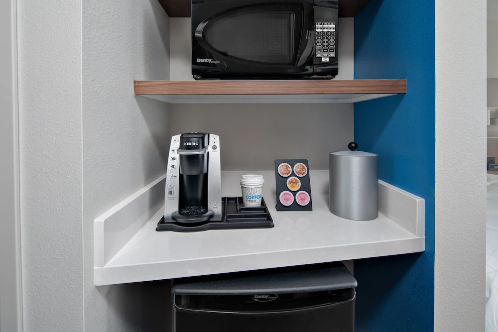 Holiday Inn Express & Suites - Elkhorn - Lake Geneva Area by IHG